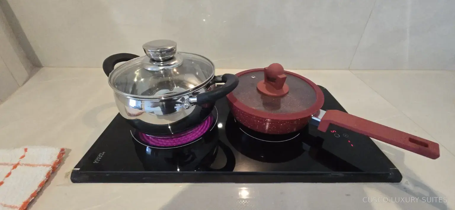 INTI SUITE induction cooktop and cookware