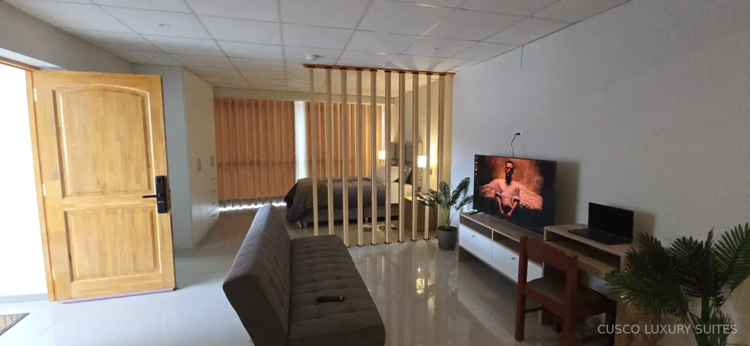 INTI SUITE open-plan living room, queen bedroom and equipped kitchen